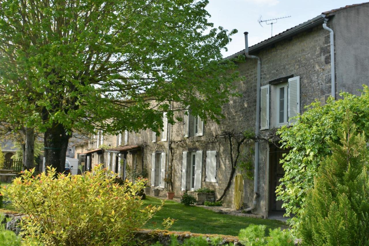 Bed and Breakfast Les Noyers Aulnay Aulnay  Экстерьер фото