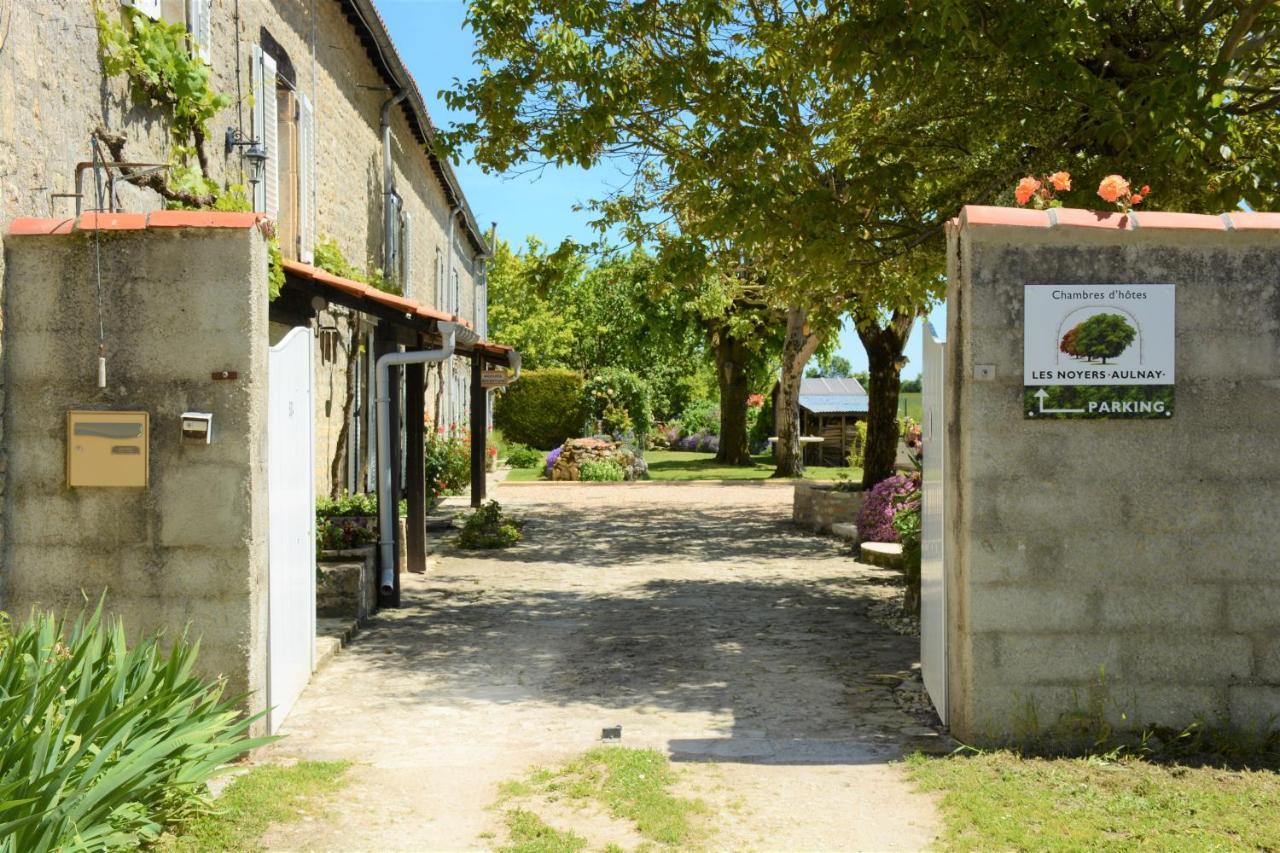 Bed and Breakfast Les Noyers Aulnay Aulnay  Экстерьер фото