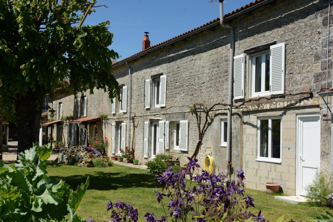 Bed and Breakfast Les Noyers Aulnay Aulnay  Экстерьер фото